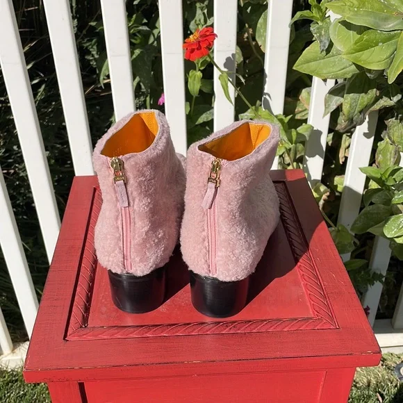 LERRE Sheepskin Zip Back Booties NWOT - Picture 2 of 8
